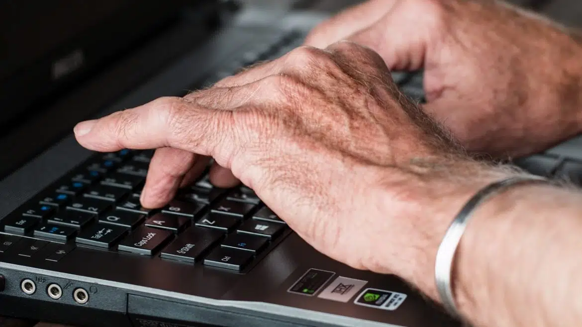 Senior : pourquoi et comment suivre un cours en informatique ?